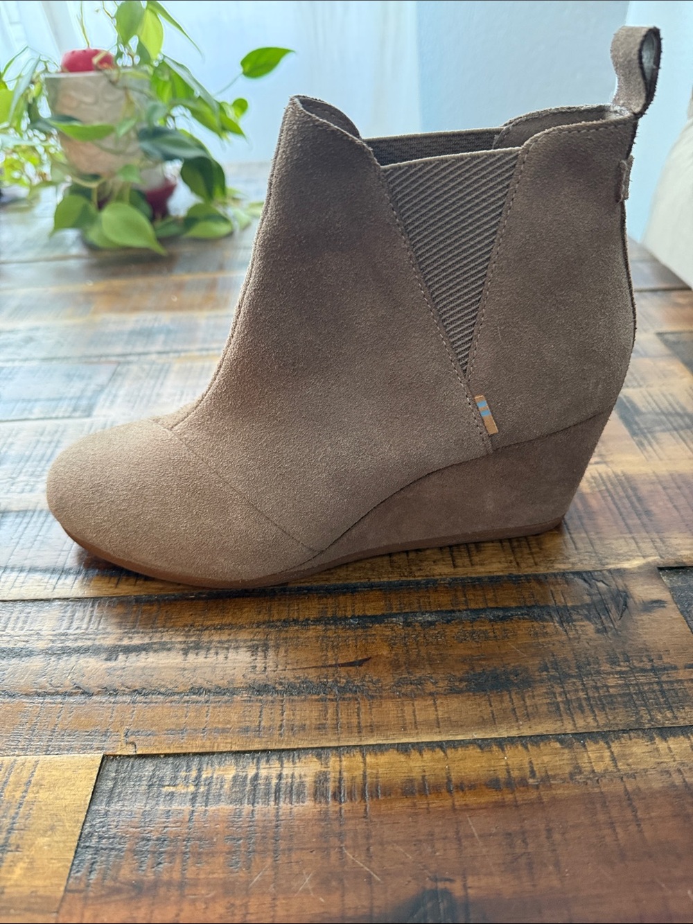 Toms Booties Kelsey Wedge Booties Tan Natural Suede Women's Size 8 - Picture 2 of 3